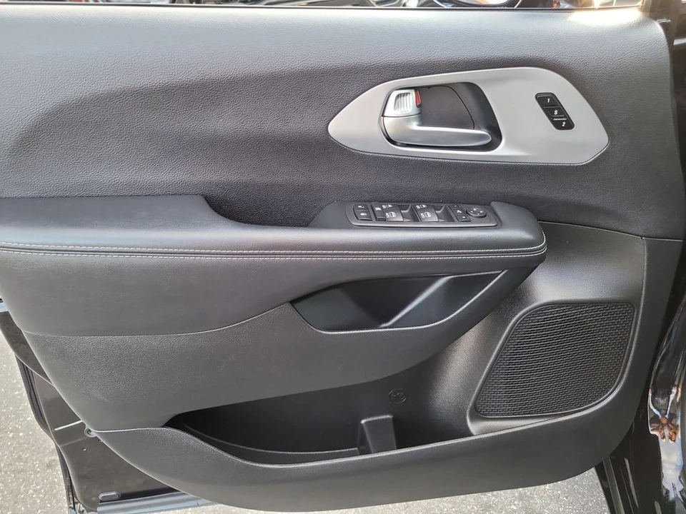 2025 Chrysler - Image 15 of 21
