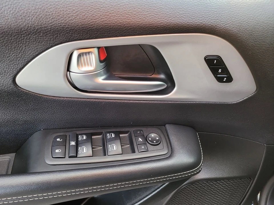 2025 Chrysler - Image 16 of 21