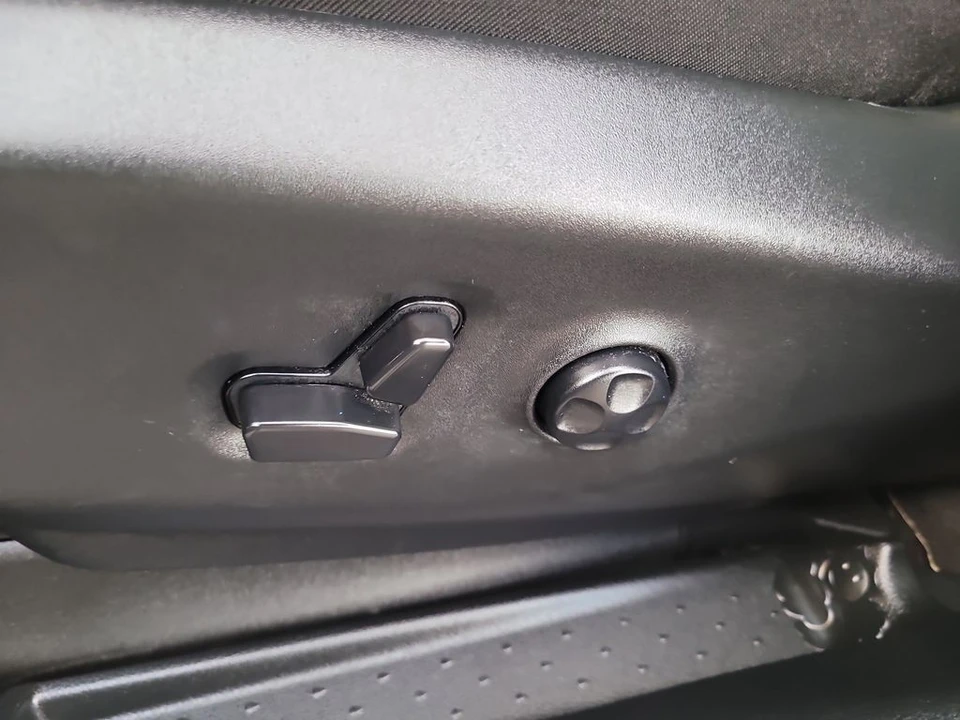 2025 Chrysler - Image 19 of 21