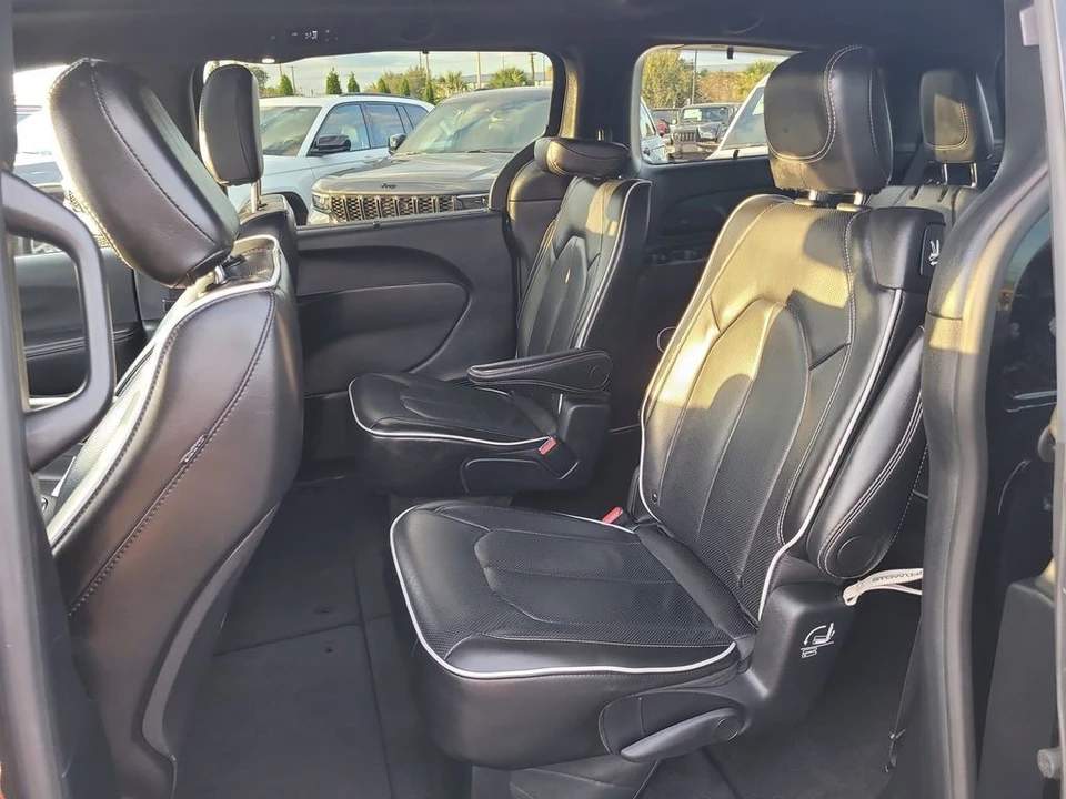 2025 Chrysler - Image 10 of 21