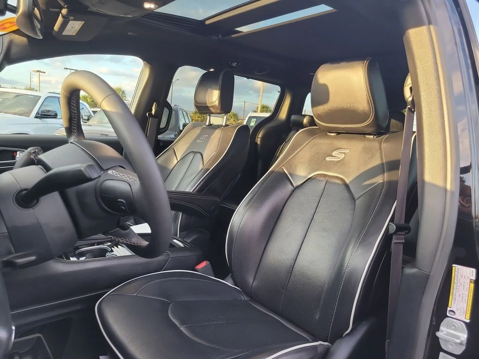 2025 Chrysler - Image 18 of 21