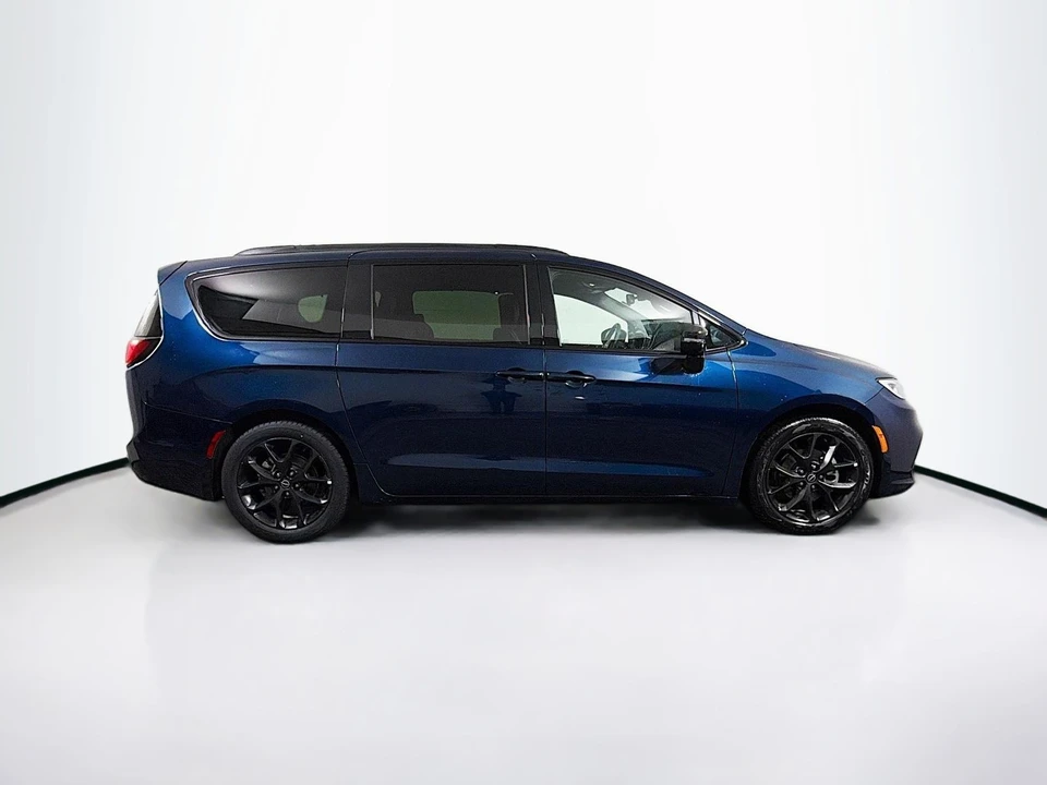 2025 Chrysler - Image 9 of 21