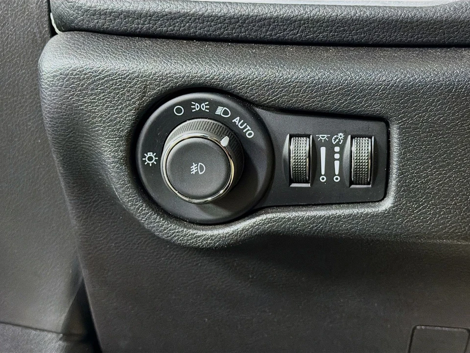 2025 Chrysler - Image 12 of 21