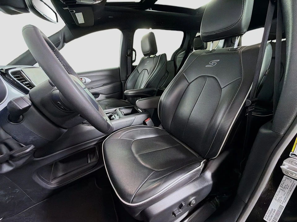 2025 Chrysler - Image 13 of 21