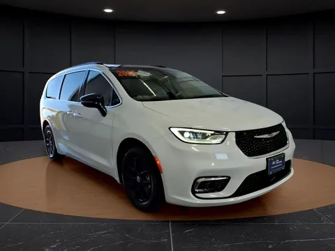 2025 Chrysler Pacifica Select
