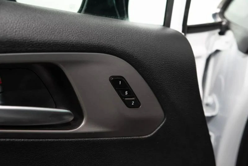 2025 Chrysler - Image 7 of 12