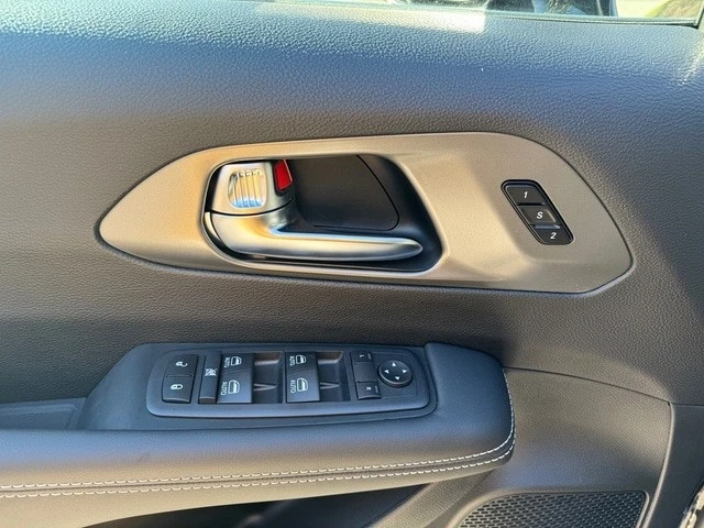 2025 Chrysler - Image 12 of 12
