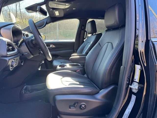 2025 Chrysler - Image 11 of 21