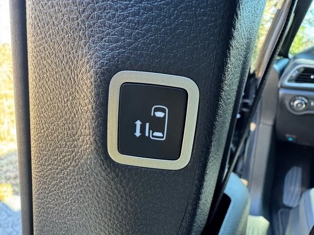 2025 Chrysler - Image 16 of 21