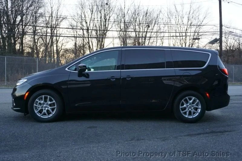 2025 Chrysler - Image 4 of 12