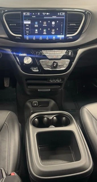 2025 Chrysler - Image 20 of 30