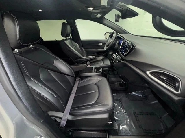 2025 Chrysler - Image 18 of 30