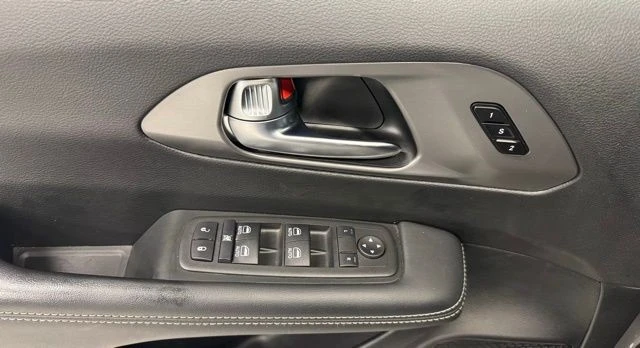 2025 Chrysler - Image 24 of 30