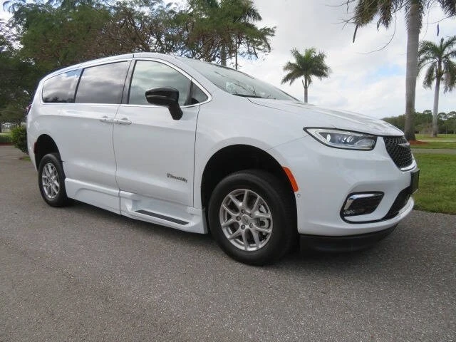 2025 Chrysler - Image 8 of 21