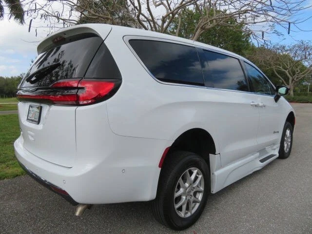 2025 Chrysler - Image 16 of 21