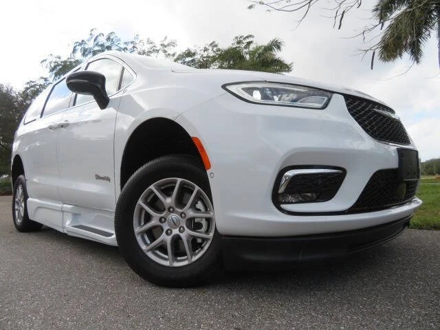 2025 Chrysler - Image 5 of 21
