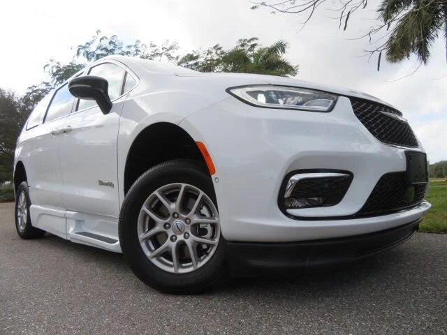 2025 Chrysler - Image 4 of 21
