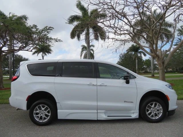 2025 Chrysler - Image 6 of 21