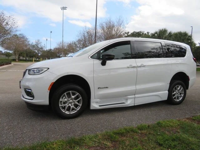 2025 Chrysler - Image 12 of 21