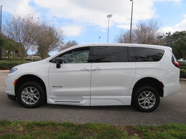 2025 Chrysler - Image 13 of 21