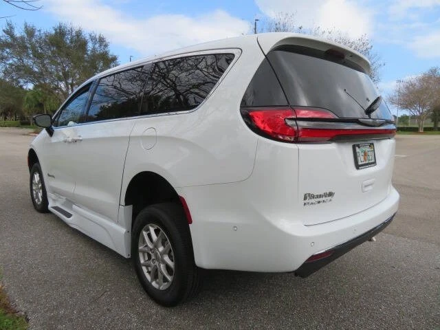 2025 Chrysler - Image 14 of 21