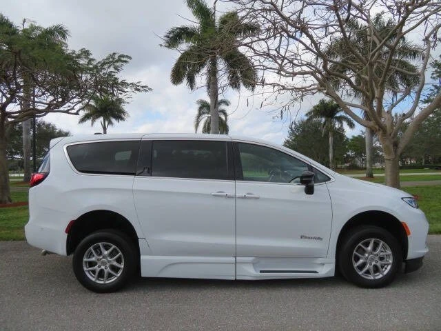 2025 Chrysler - Image 7 of 21