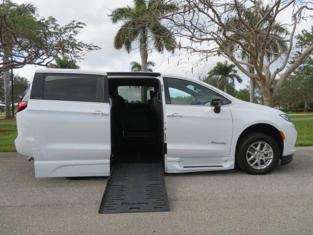 2025 Chrysler - Image 2 of 21