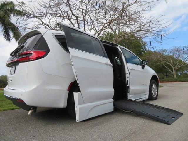 2025 Chrysler - Image 3 of 21