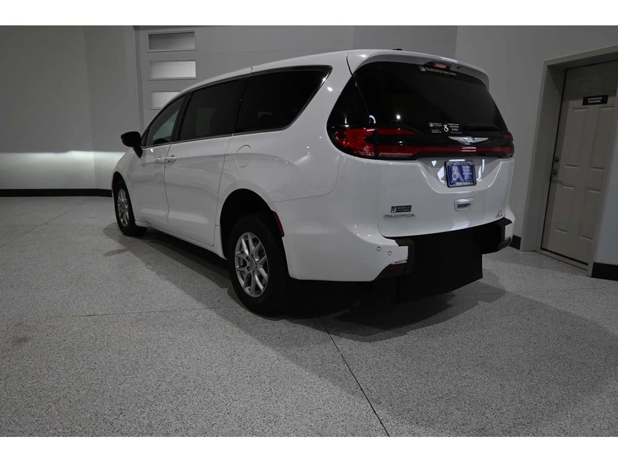 2025 Chrysler - Image 8 of 12