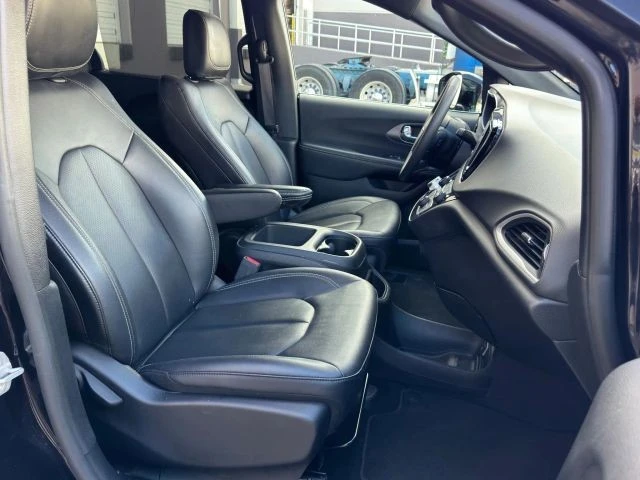 2025 Chrysler - Image 12 of 21