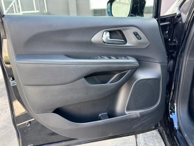 2025 Chrysler - Image 10 of 12