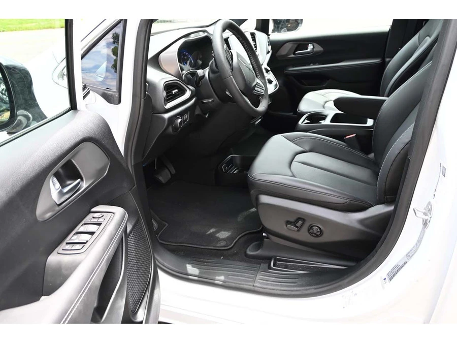 2025 Chrysler - Image 13 of 21