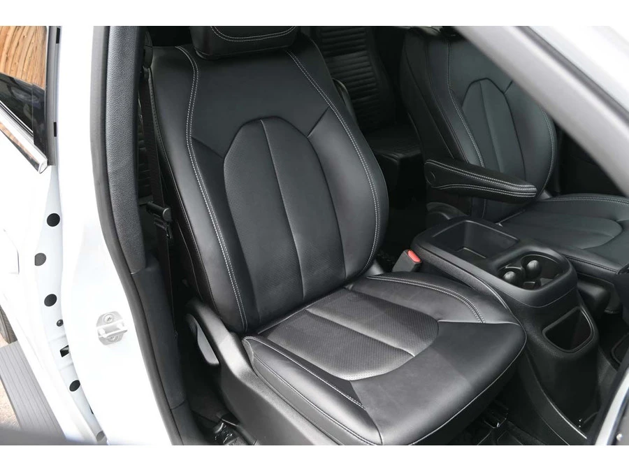 2025 Chrysler - Image 16 of 21
