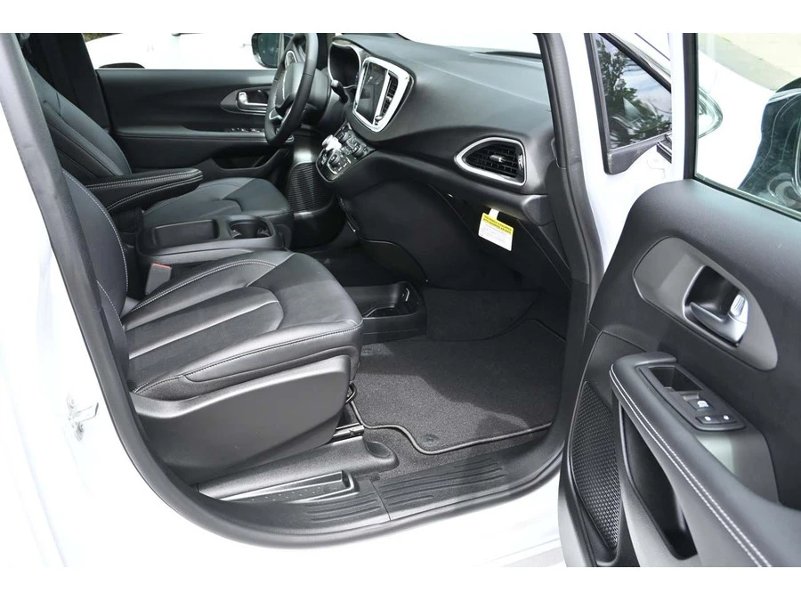 2025 Chrysler - Image 15 of 21