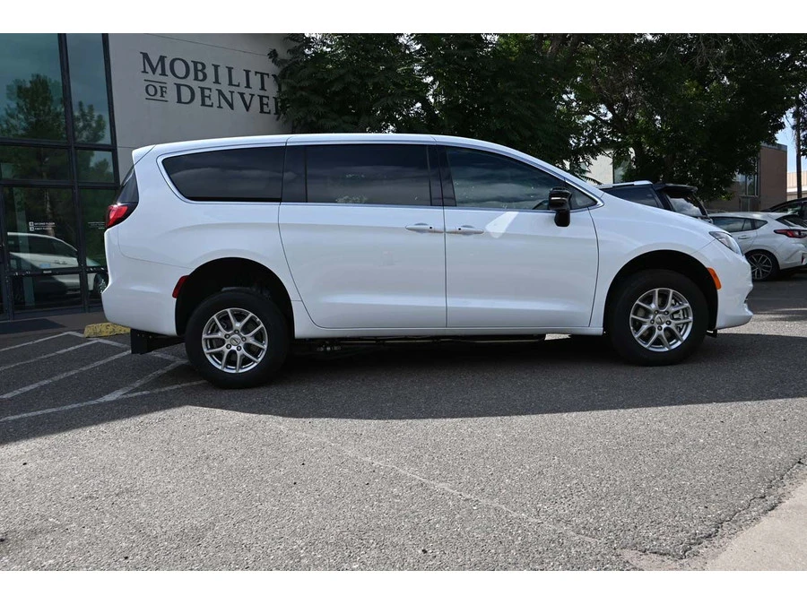 2025 Chrysler - Image 4 of 21