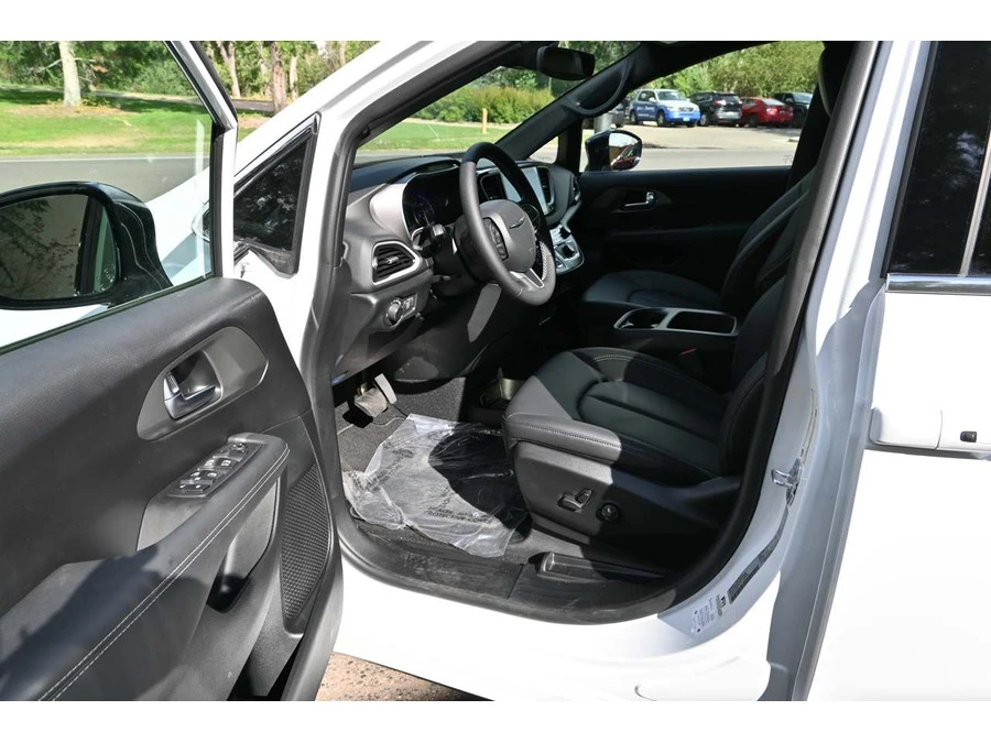 2025 Chrysler - Image 12 of 21