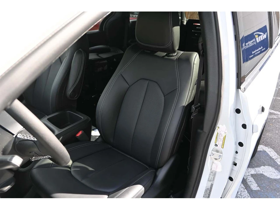 2025 Chrysler - Image 13 of 21