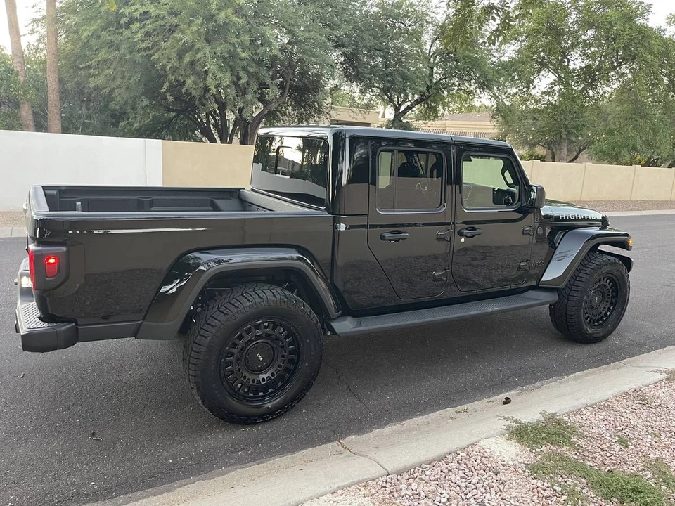 2025 Jeep JT Gladiator - Image 9 of 20