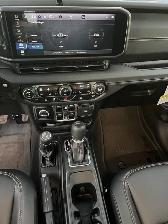2025 Jeep JT Gladiator - Image 18 of 20