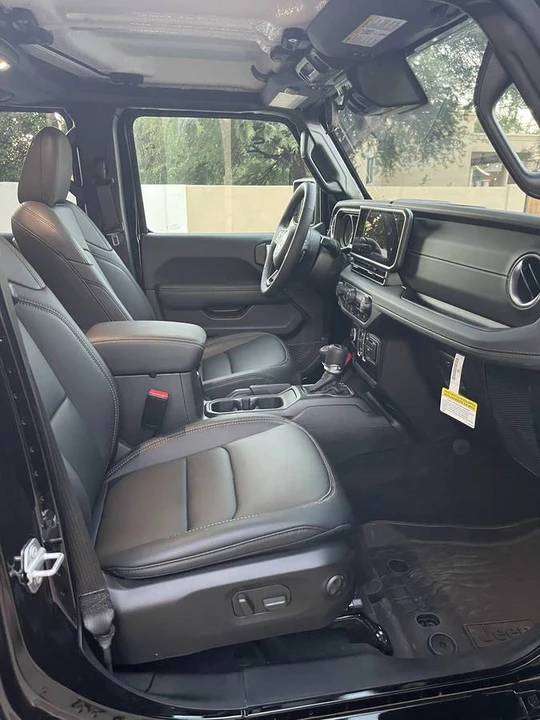 2025 Jeep JT Gladiator - Image 15 of 20