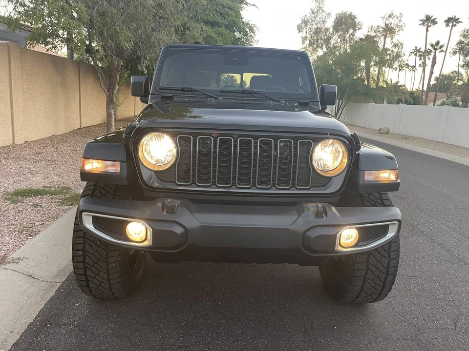 2025 Jeep JT Gladiator - Image 5 of 20