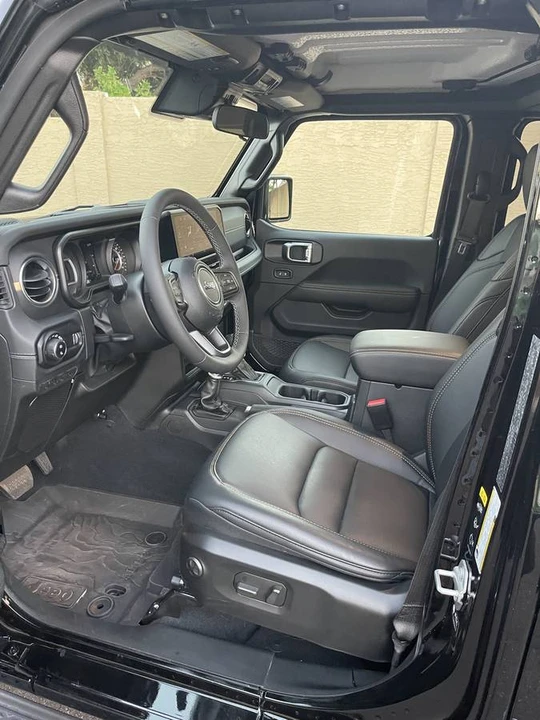 2025 Jeep JT Gladiator - Image 13 of 20