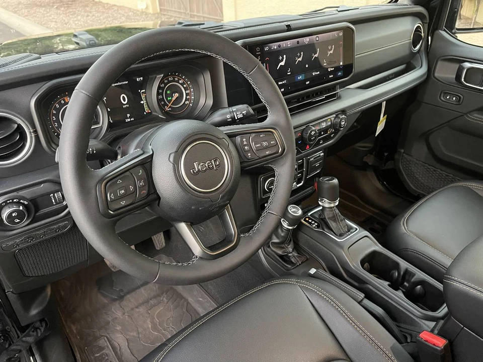 2025 Jeep JT Gladiator - Image 17 of 20