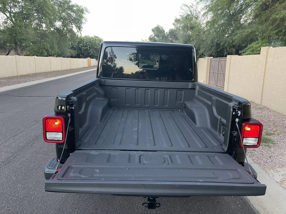 2025 Jeep JT Gladiator - Image 10 of 20