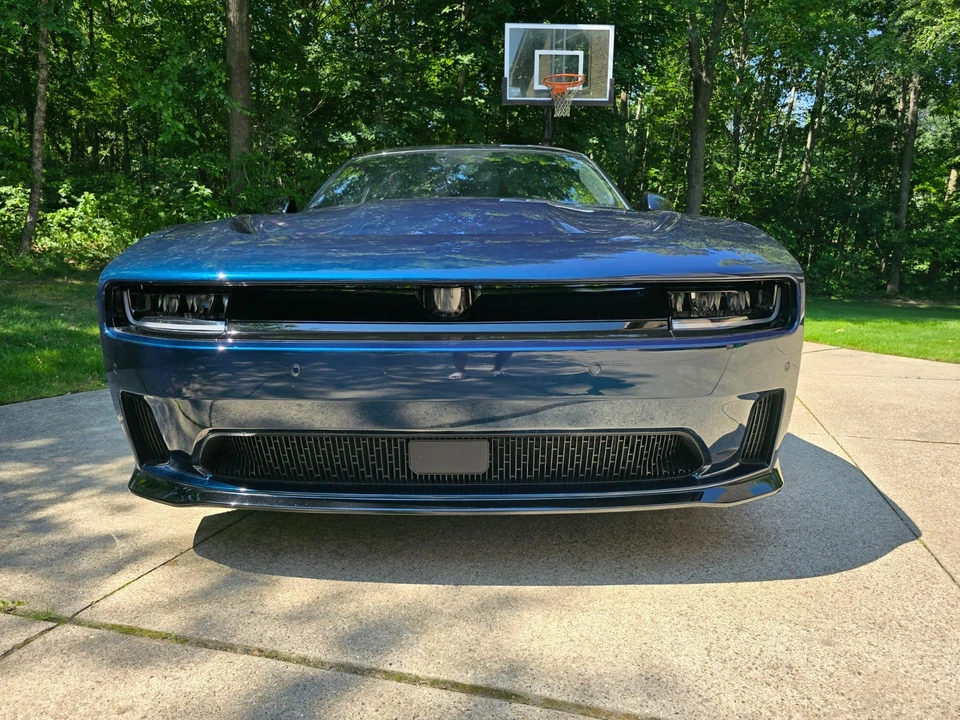 2025 Dodge Charger Daytona 8th Gen - Image 19 of 22