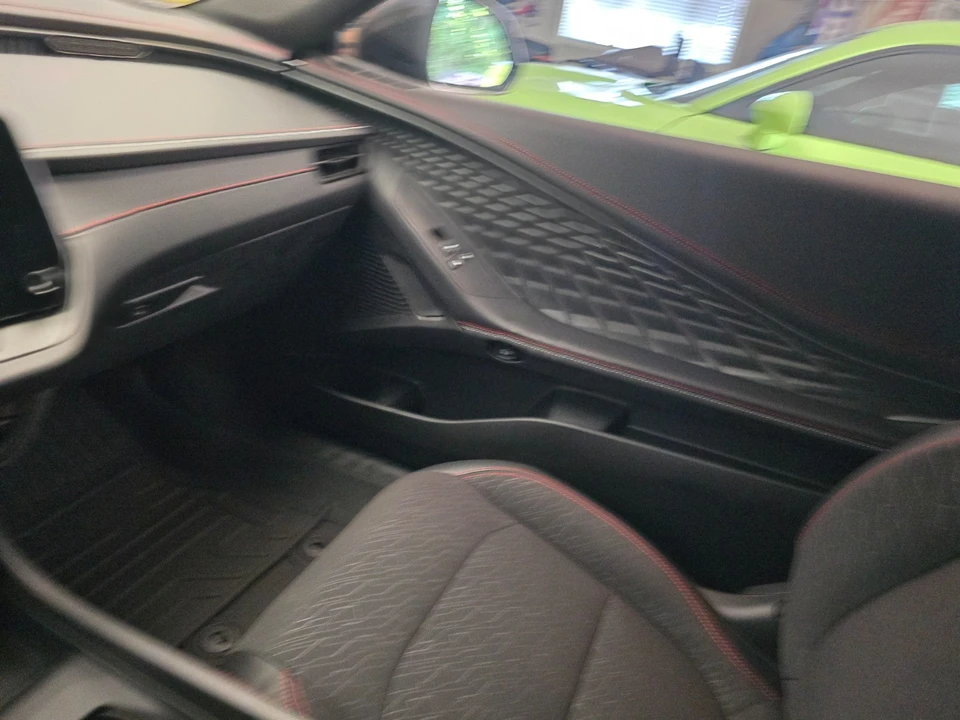 2025 Dodge Charger Daytona 8th Gen - Image 18 of 22