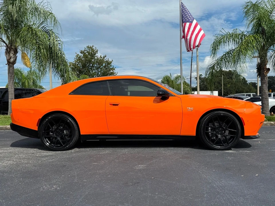 2025 Dodge Charger 8th Gen - Image 11 of 12