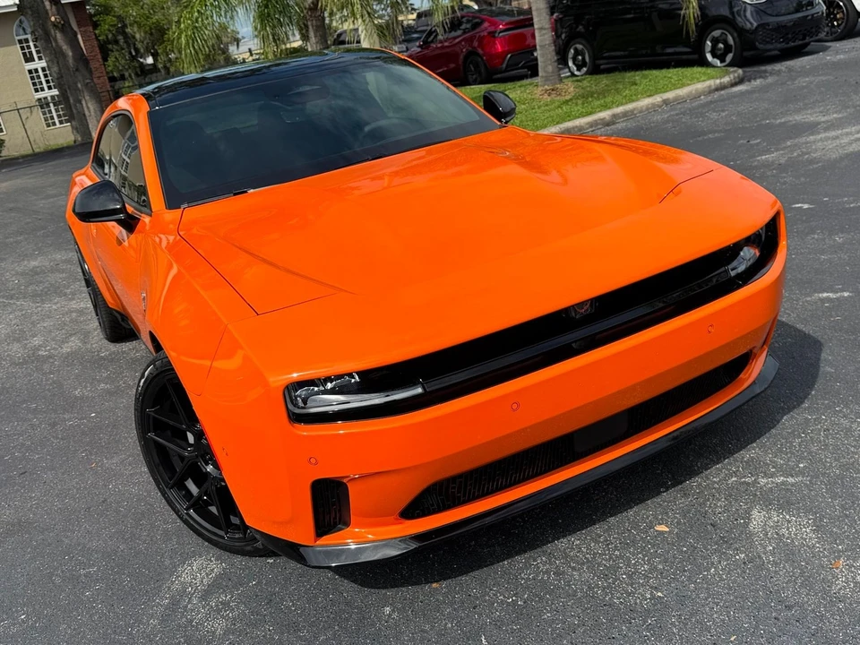 2025 Dodge Charger 8th Gen - Image 5 of 12