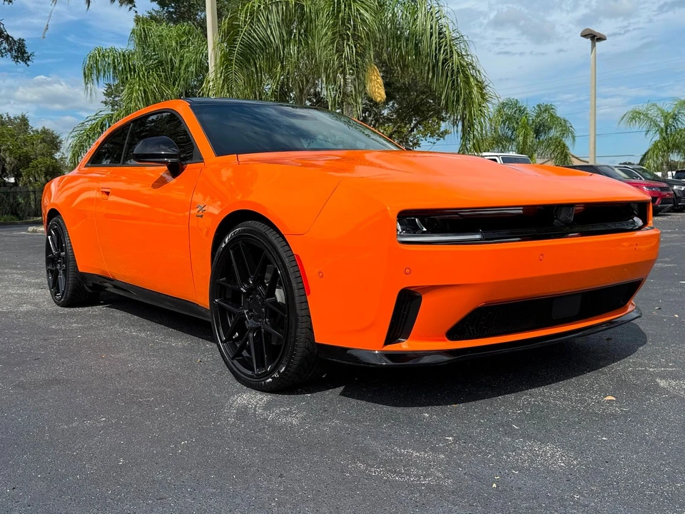 2025 Dodge Charger 8th Gen - Image 7 of 12