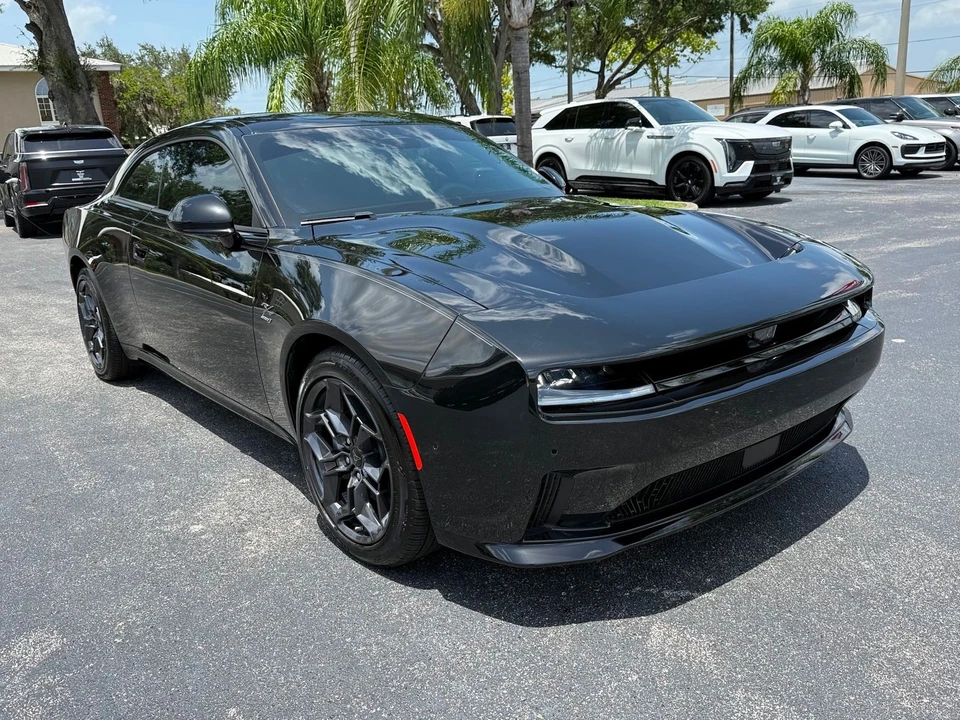 2025 Dodge Charger Daytona 8th Gen - Image 9 of 12